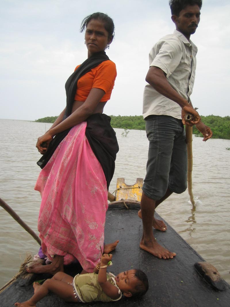 Putting of craft by shoe dhoni fisherman and fisherwomen
